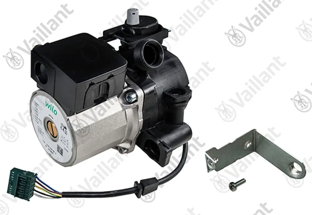 Vaillant Pumpe mit schwarzem Gehäuse, silberner Metallbasis, elektrischen Anschlüssen und einer Halterung, die auf der Seite montiert ist.